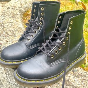 8 hole Dr Martin Boots - size 39EU